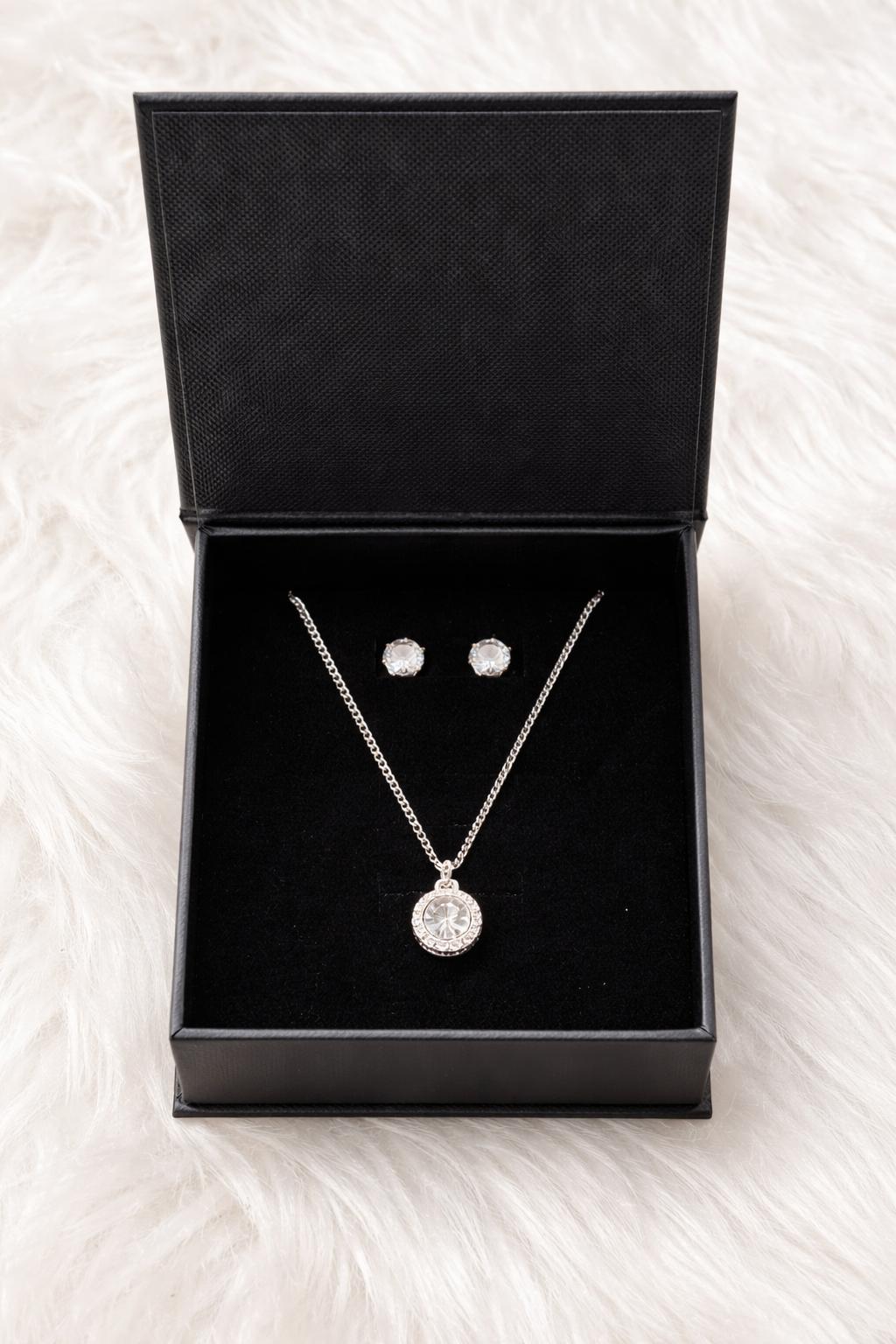 Celebration time necklace silver set